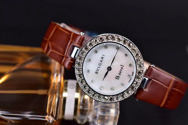 ブルガリ時計正面デザイン